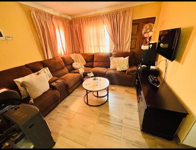 3 BEDROOM HOUSE FOR SALE IN WINDMILL PARK